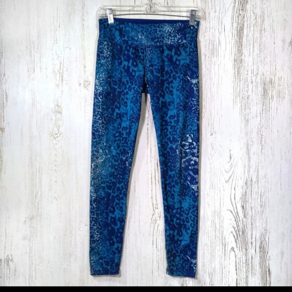 Blue leggings